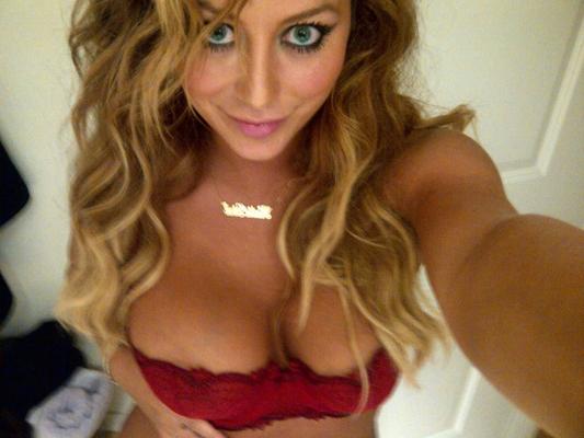 16P Aubrey Oday exposing her sexy body and huge boobs on private photos