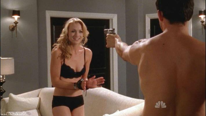 16P Yvonne Strahovski showing her sexy body in bikini and in underwear