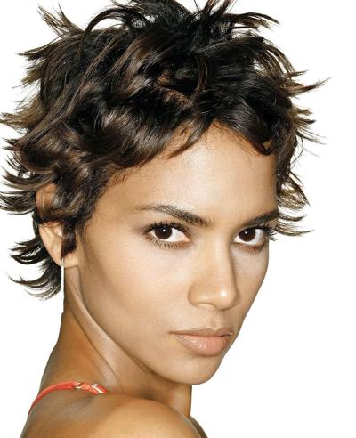 16P Halle Berry fica sexy de biquíni na praia e mostra sua bucetinha