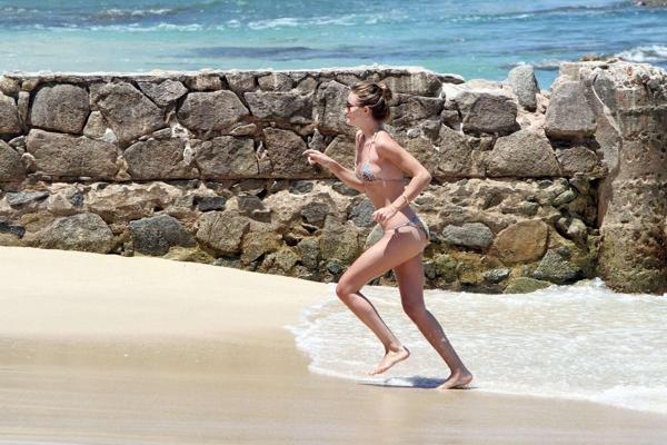 16P Rosie Huntington-Whiteley showing off her killer bikini body on a Mexican beach