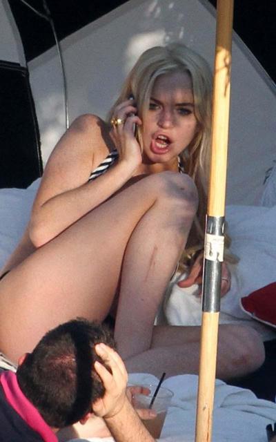 15P Lindsay Lohan sexy and hot bikini and boob slip paparazzi photos