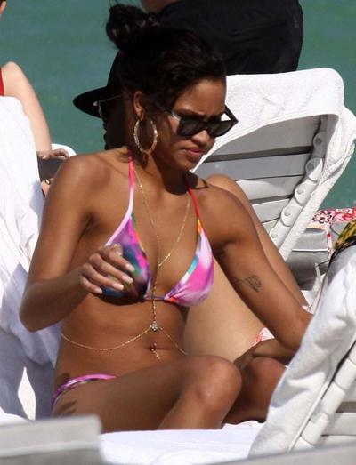 16P Cassie Ventura expose ses énormes seins sur ses nouvelles photos divulguées