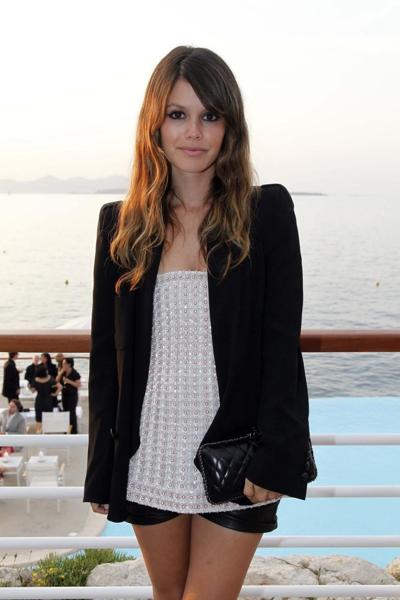 16P Rachel Bilson leggy wearing leather shorts in Cap d'Antibes