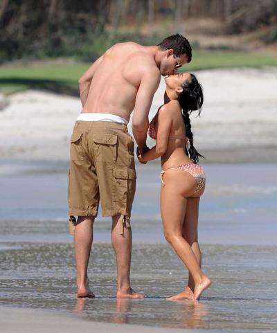 16P Kim Kardashian exposing sexy body and huge boobs in bikini on beach
