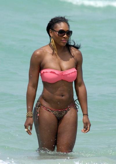16P Serena Williams exposing her sexy body and huge ass in bikini on beach