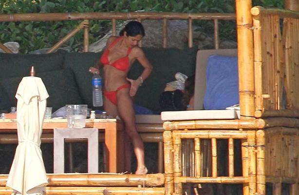 16P Salma Hayek showing huge cleavage and looking sexy in bikini paparazzi pictures
