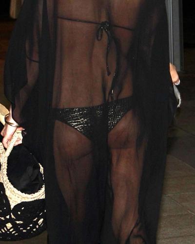 16P Stacy Fergie Ferguson exposing sexy body and hot ass in thong on beach