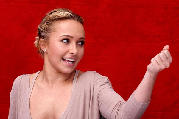 16P Hayden Panettiere showing cleavage in low cut top at the press conference in Wes