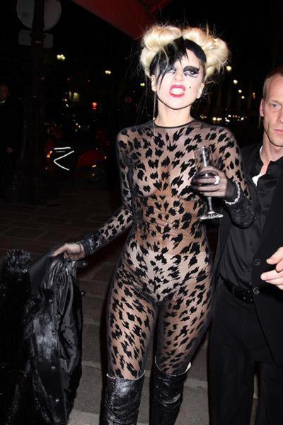 16P Lady Gaga shows juicy thong ass in lingerie