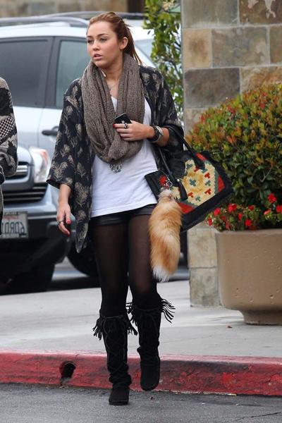 10P Miley Cyrus in underwear personal leaked pictures and looking very sexy in see t