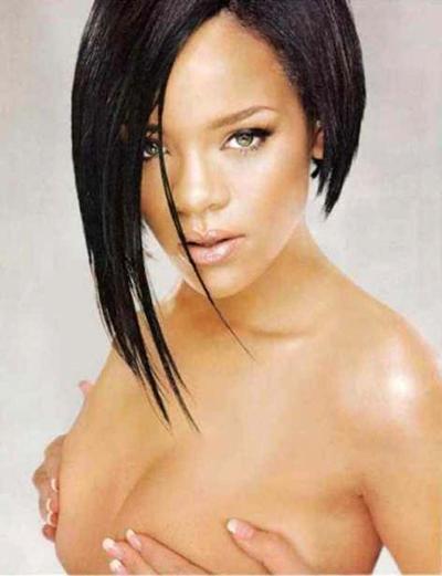 16P Rihanna exposing sexy and nude body in front the mirror in her bathroom