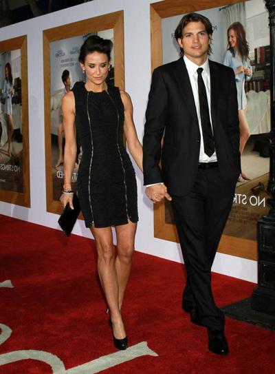 16P Demi Moore leggy in mini skirt and posing with boyfriend paparazzi pictures
