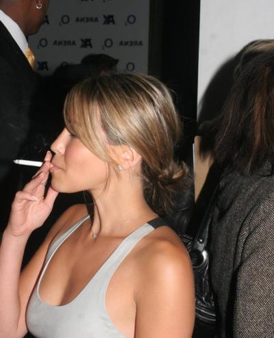 16P Rachel Stevens ohne BH trägt ein sexy Kleid auf der O2 Arena Party in Knightsbridge