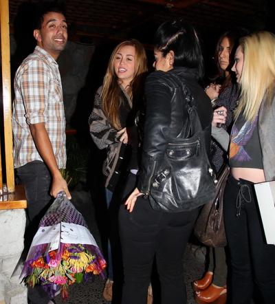 16P Miley Cyrus showing her pussy  boob at the self shot made in the hotel in Madrid