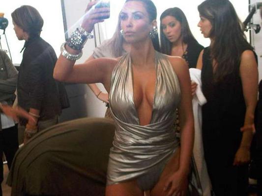 16P Kim Kardashian sieht auf noch nie gesehenen Privatfotos sehr sexy aus