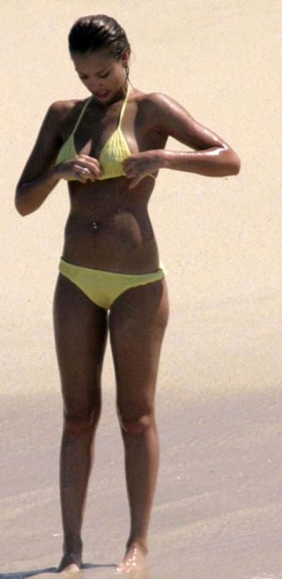 16P Jessica Alba showing naked tits and sexy nipples on her private photos