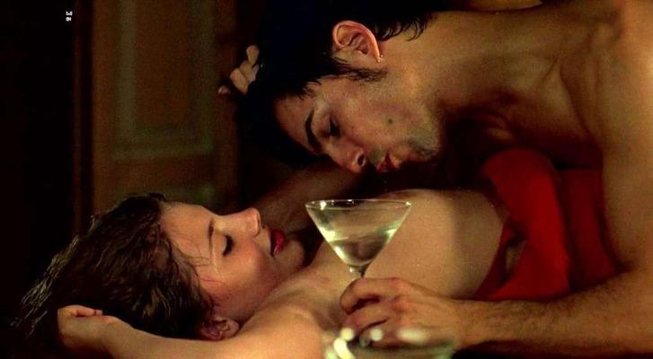 10P Miriam Giovanelli exposing her nice big boobs in nude movie scenes