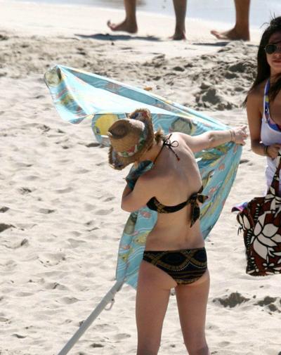 16P Kirsten Dunst exposing her sexy body and hot ass in bikini on beach