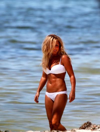 16P Geri Halliwell busty wearing white bikini at the photoshoot in Key West