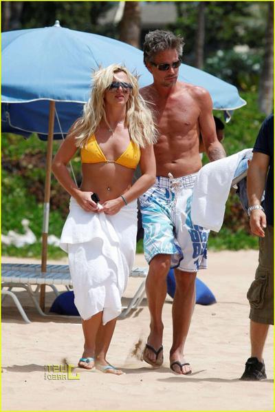 16P Britney Spears exposing her fucking sexy body and hot ass in bikini