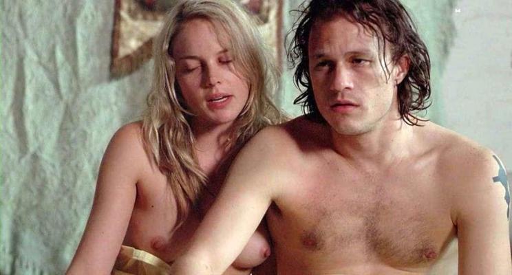 10P Abbie Cornish exposing her nice big tits and with guy nude in bathroom