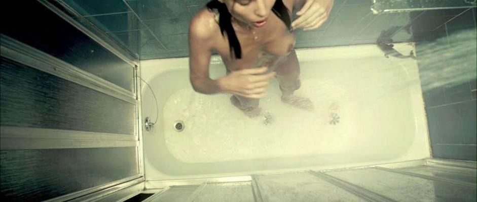 10P Elena Anaya showing her nice big tits and diving topless in water