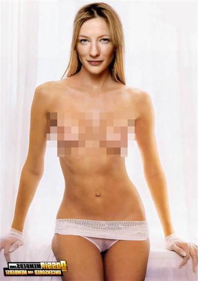 11P Well-endowed celebrities showing their huge titties