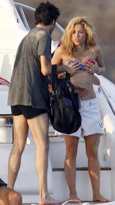16P Shakira exposing fucking sexy body and hot ass in bikini on beach