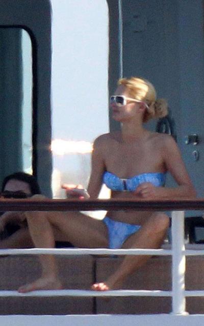 16P Paris Hilton exposing sexy body and enjoying in topless on yacht