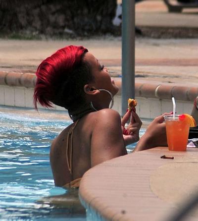 10P Rihanna exposing ass crack in bikini on pool paparazzi shoots