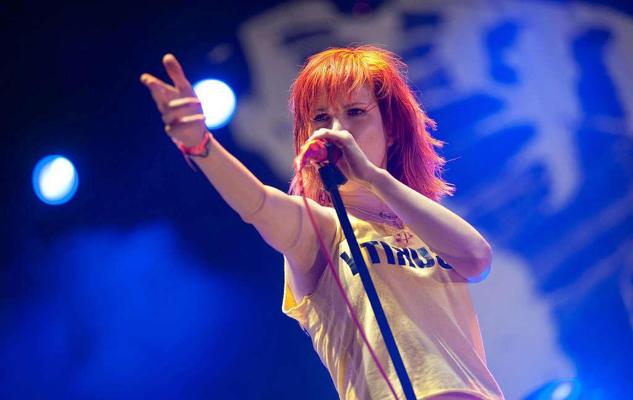 10P Hayley Williams in leaked nude pictures from her cell phone