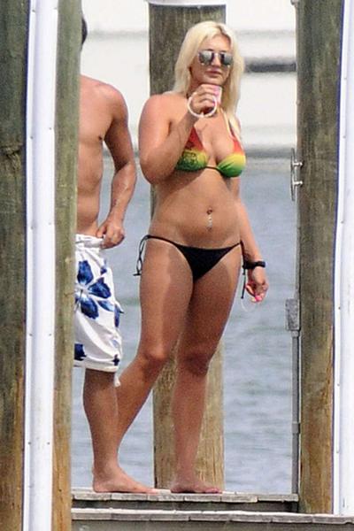 16P Brooke Hogan exposing her fucking sexy body and hot ass in thong