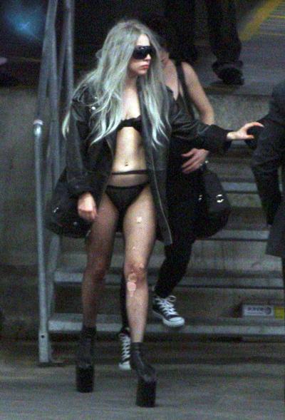 16P Lady Gaga show pussy in see thru panties and in stockings