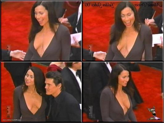 15P 面白いイギリスの女優ミニー・ドライバーが茶色のベティを見せている