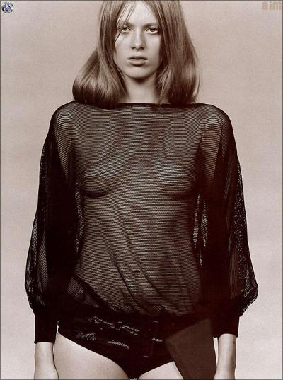 16P Karen Elson showing her nice tits in some nude photoshoot