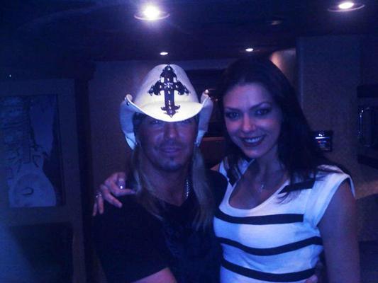 16P Adrianne Curry looking very hot and sexy on private photos