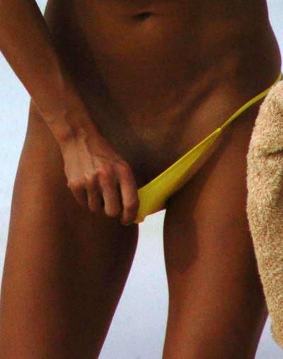16P Anna Kournikova showing her sexy and hot body in bikini