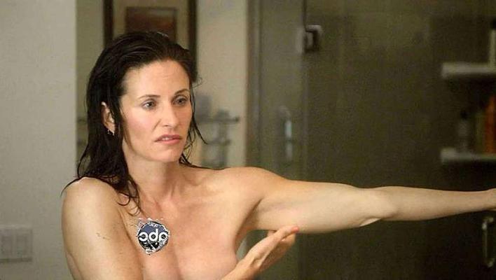 16P Courteney Cox leggy in some photoshoot and show her tits