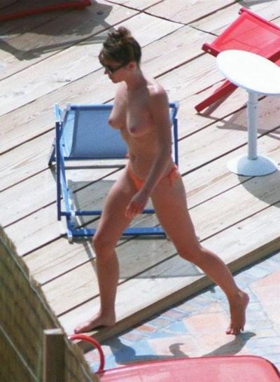 16P Liz Hurley nude big boobs at a public beach