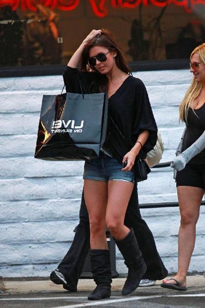 16P Audrina Patridge walking on street and showing her sexy legs