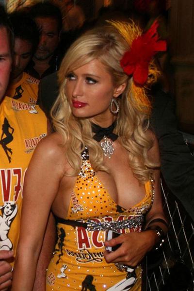 16P Paris Hilton very sexy and hot upskirt paparazzo photos
