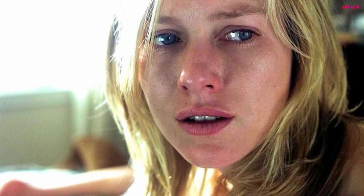 16P Naomi Watts showing her sexy body and extremely nice boobs