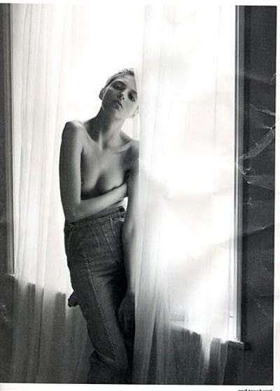 10P Anja Rubik shows his naked body and tits and butt