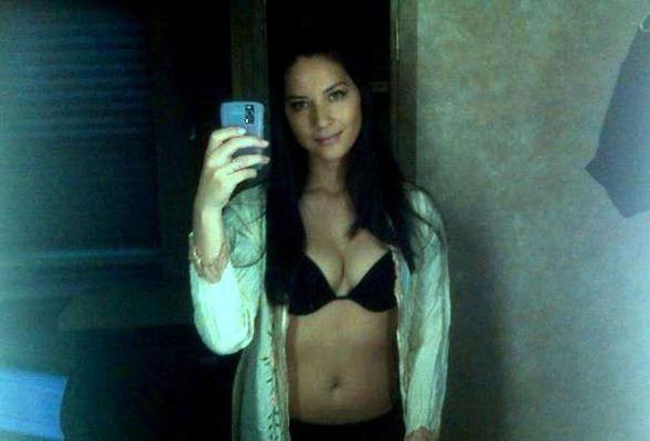 16P Olivia Munn looking hot and nice on her private sexy photos