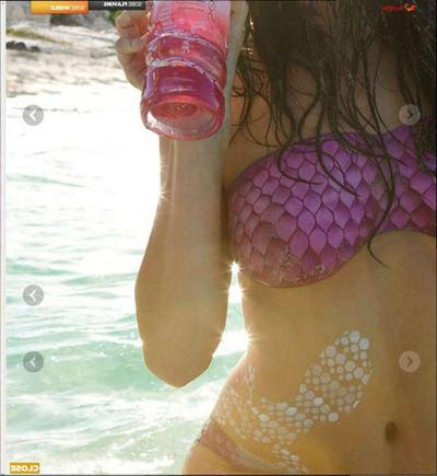 16P Ashley Greene private photos and extremely sexy body paint