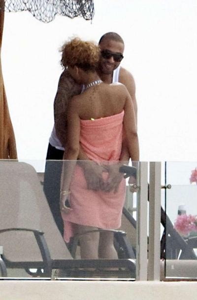 16P Rihanna looking hot in sexy outfit on stage and making out with guy
