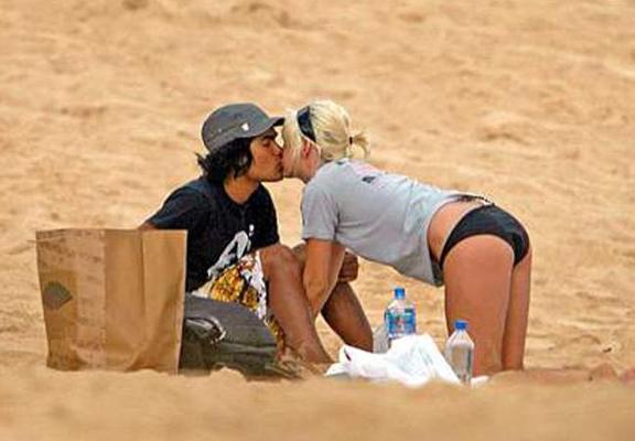 15P Ashlee Simpson nipple slip and panties upskirt