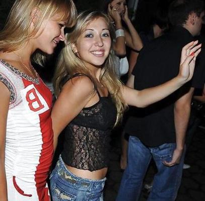 25P More girls in jeans