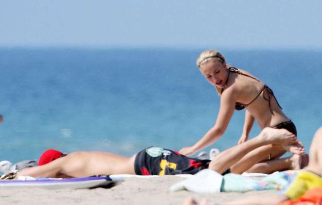 16P Hayden Panettiere enjoying on beach and showing sexy ass and body in bikini
