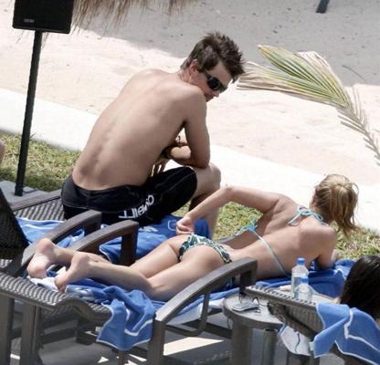 14P Stacy Ferguson hot ass and big cleavage in bikini